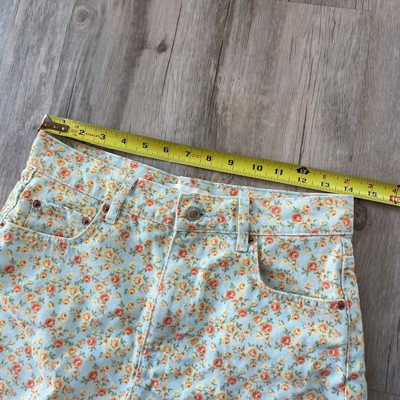 Zara The 90’s Shorts Romantic Flower Print High Rise Raw Hem Denim Shorts SZ 4 - Picture 4 of 8